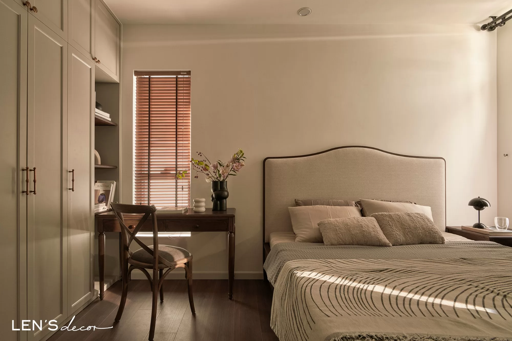 Sàn lát gỗ tạo cảm giác thoải mái khi di chuyển