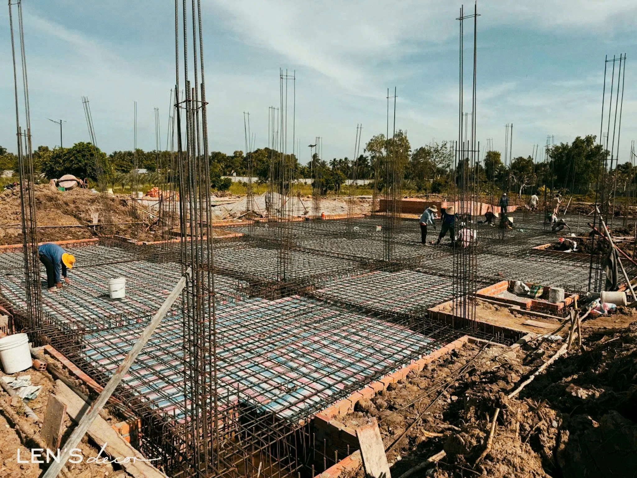 Móng bè chắc chắn có thể dùng trong những công trình lớn hay nơi có nền đất yếu mềm 