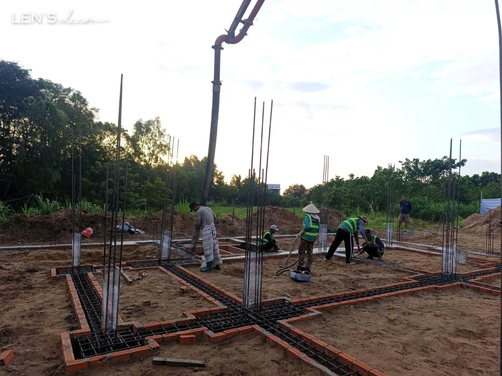 Móng nhà được sử dụng phổ biến để tối ưu chi phí hơn là móng băng 