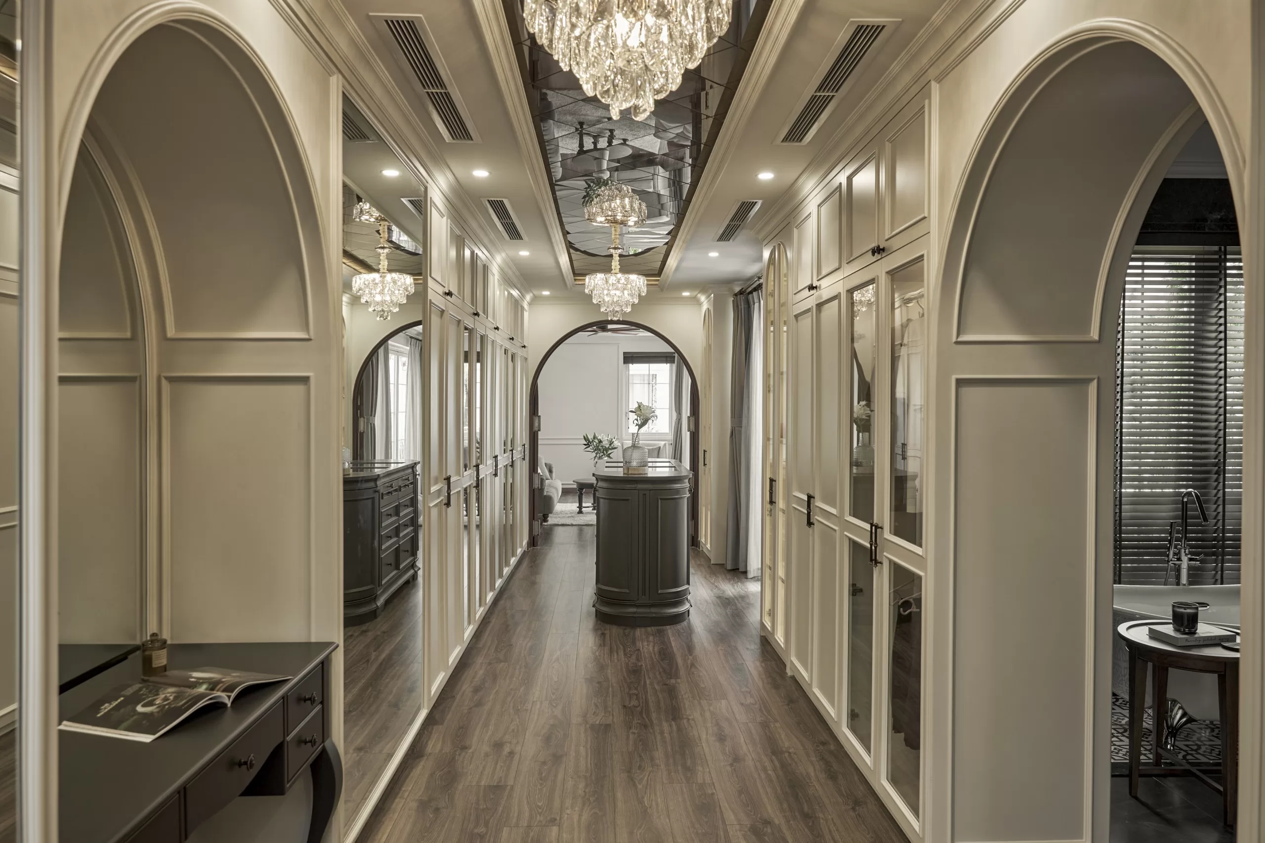 Gương tích hợp vào tường giúp tiết kiệm diện tích hơn