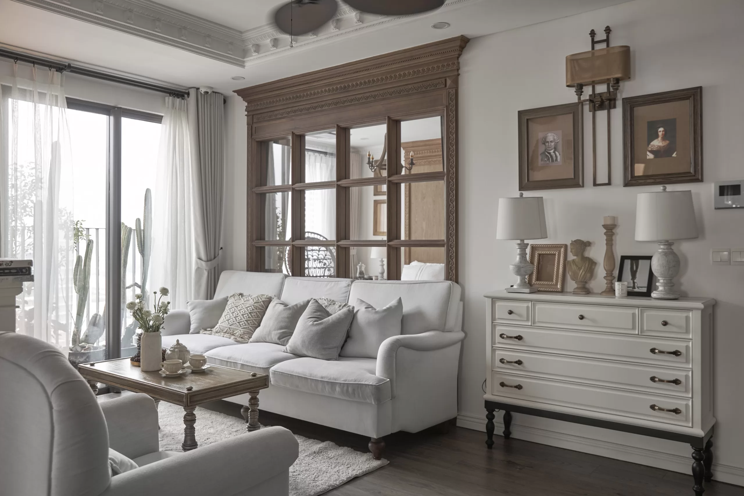 Với Len, gương không chỉ là một vật để soi chiếu