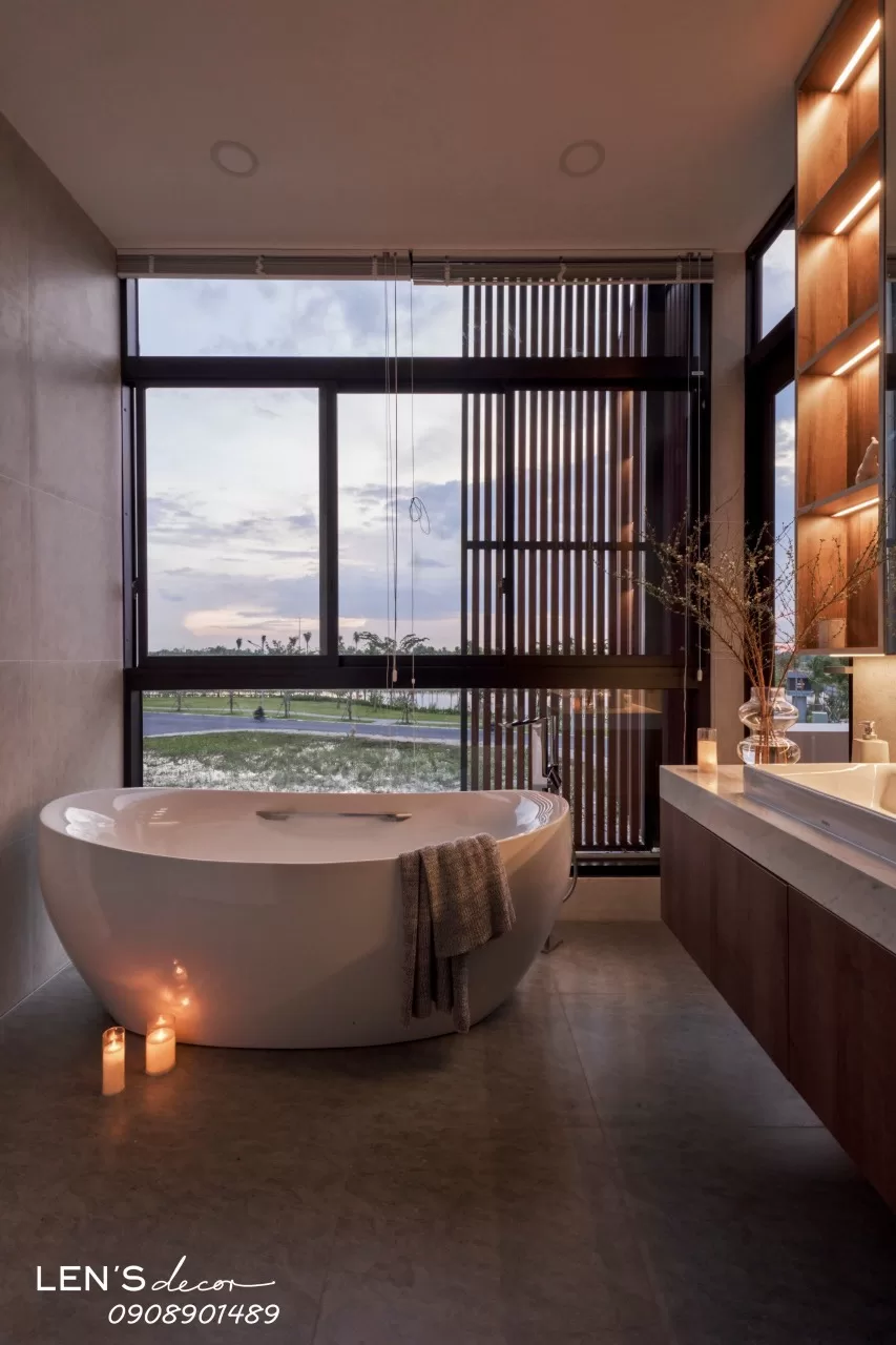 Hệ thống đèn đúng chủ đích cũng làm tăng cảm giác thư giãn của phòng tắm