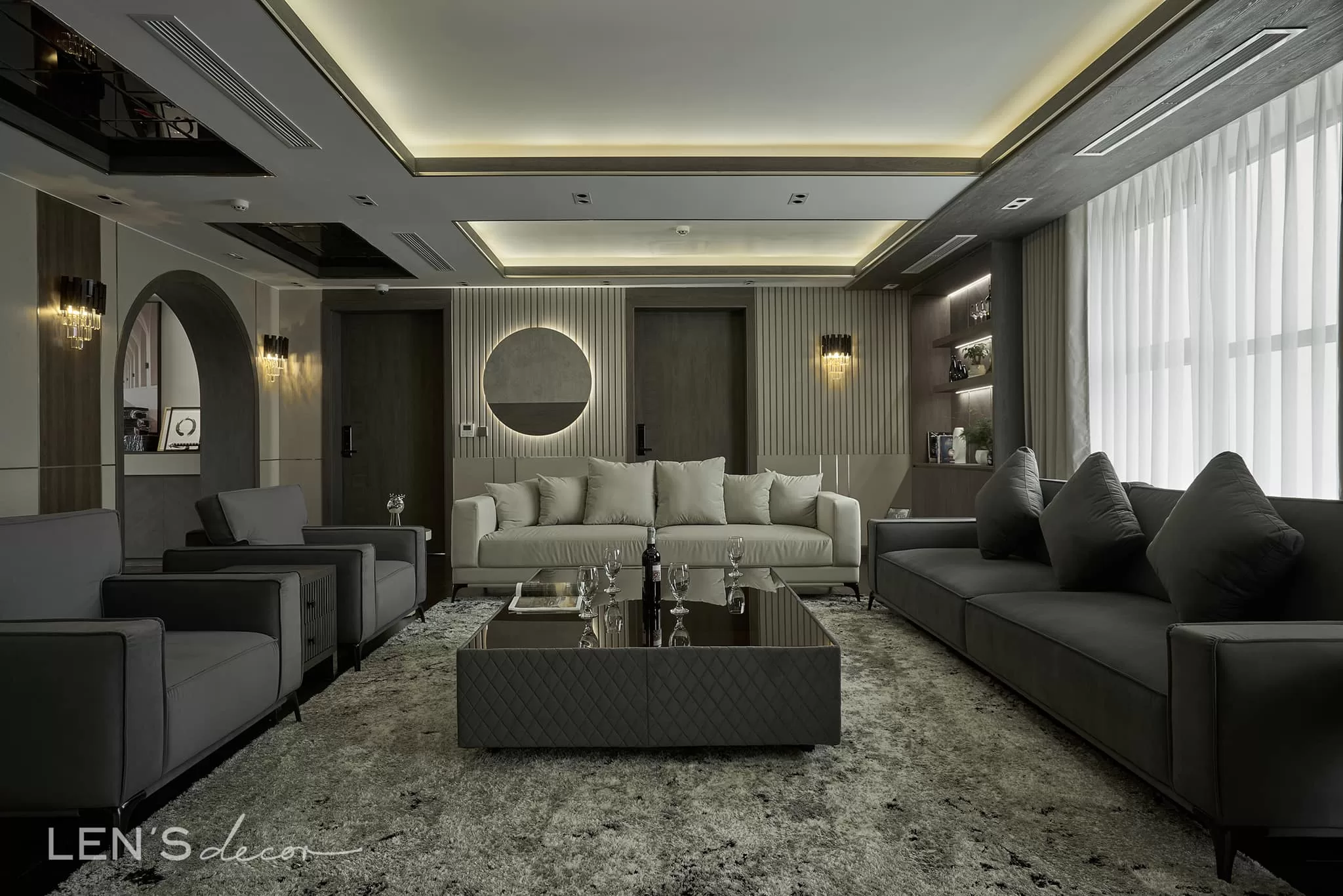 Những món nội thất gỗ tối màu giúp không gian tăng thêm phần hiện đại, sang trọng